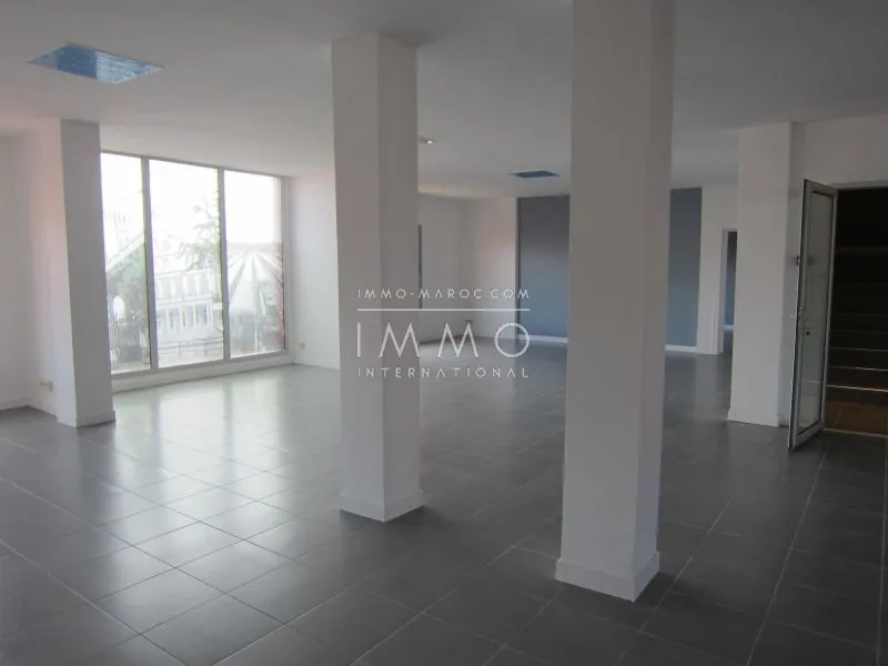 Plateaux-bureaux modernes de 220 m2