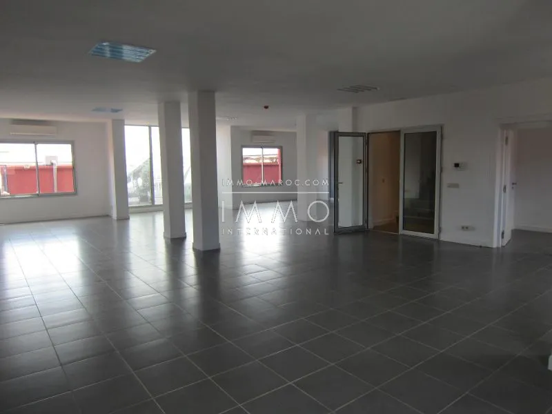 Plateaux-bureaux modernes de 220 m2