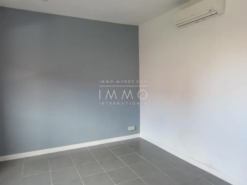 Plateaux-bureaux modernes de 220 m2