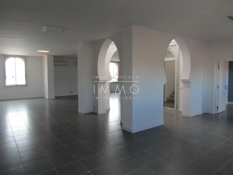 Plateaux-bureaux modernes de 220 m2