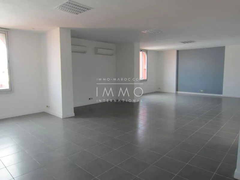 Plateaux-bureaux modernes de 220 m2