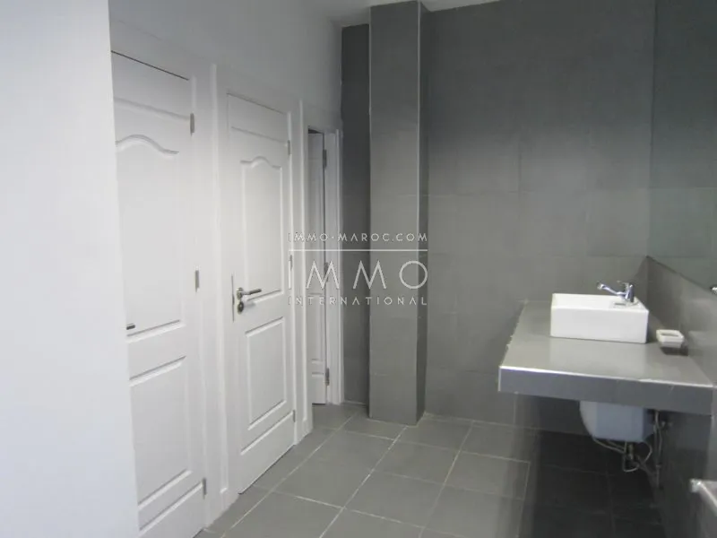 Plateaux-bureaux modernes de 220 m2