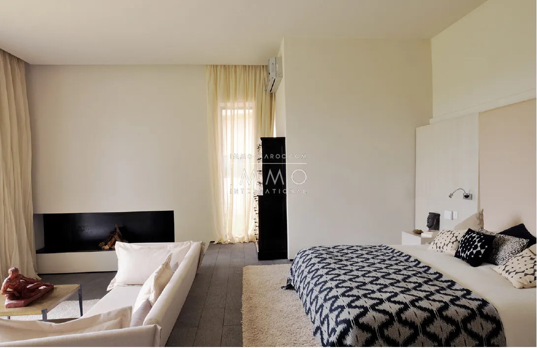 Location saisonnière à bab atlas, la villa offre un cadre calme et reposant au coeur de la palmeraie.