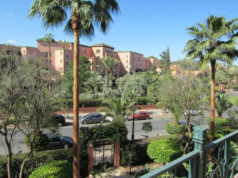 Au plein cœur du triangle d'or, appartement d'exception de 211m2 à louer vide.