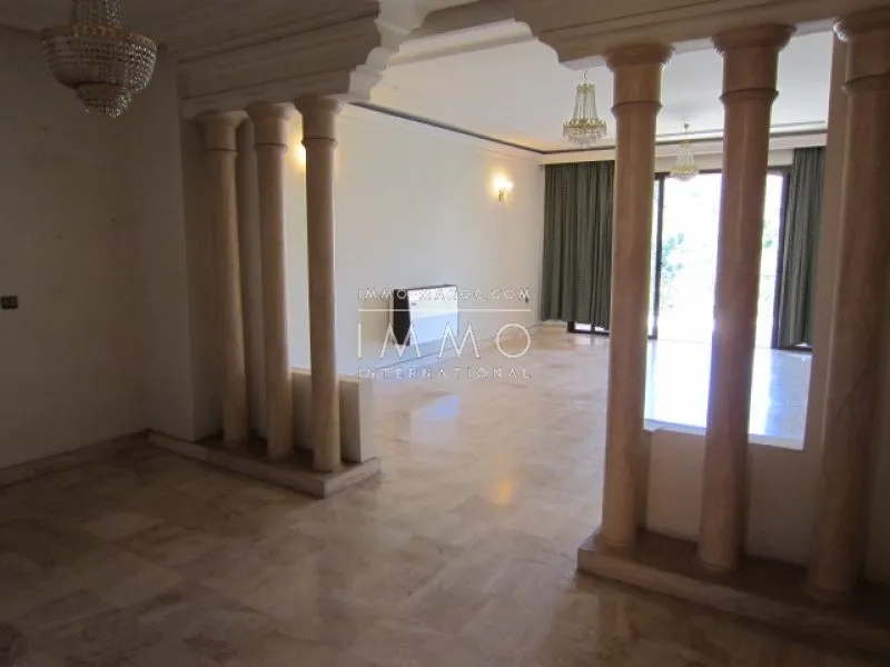 Au plein cœur du triangle d'or, appartement d'exception de 211m2 à louer vide.