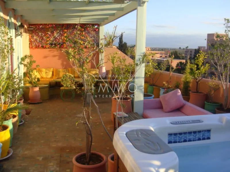 Bien exceptionnel! niché au coeur du quartier de l'hivernage, cet appartement situé au dernier étage d'une prestigieuse résidence