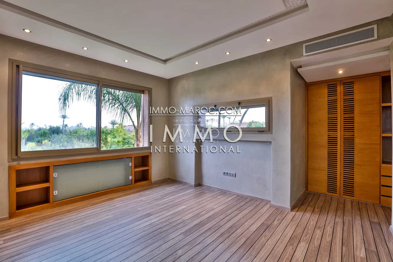 Belle villa sur un terrain de 4500 m² et 520 m² habitable vide ou meublée