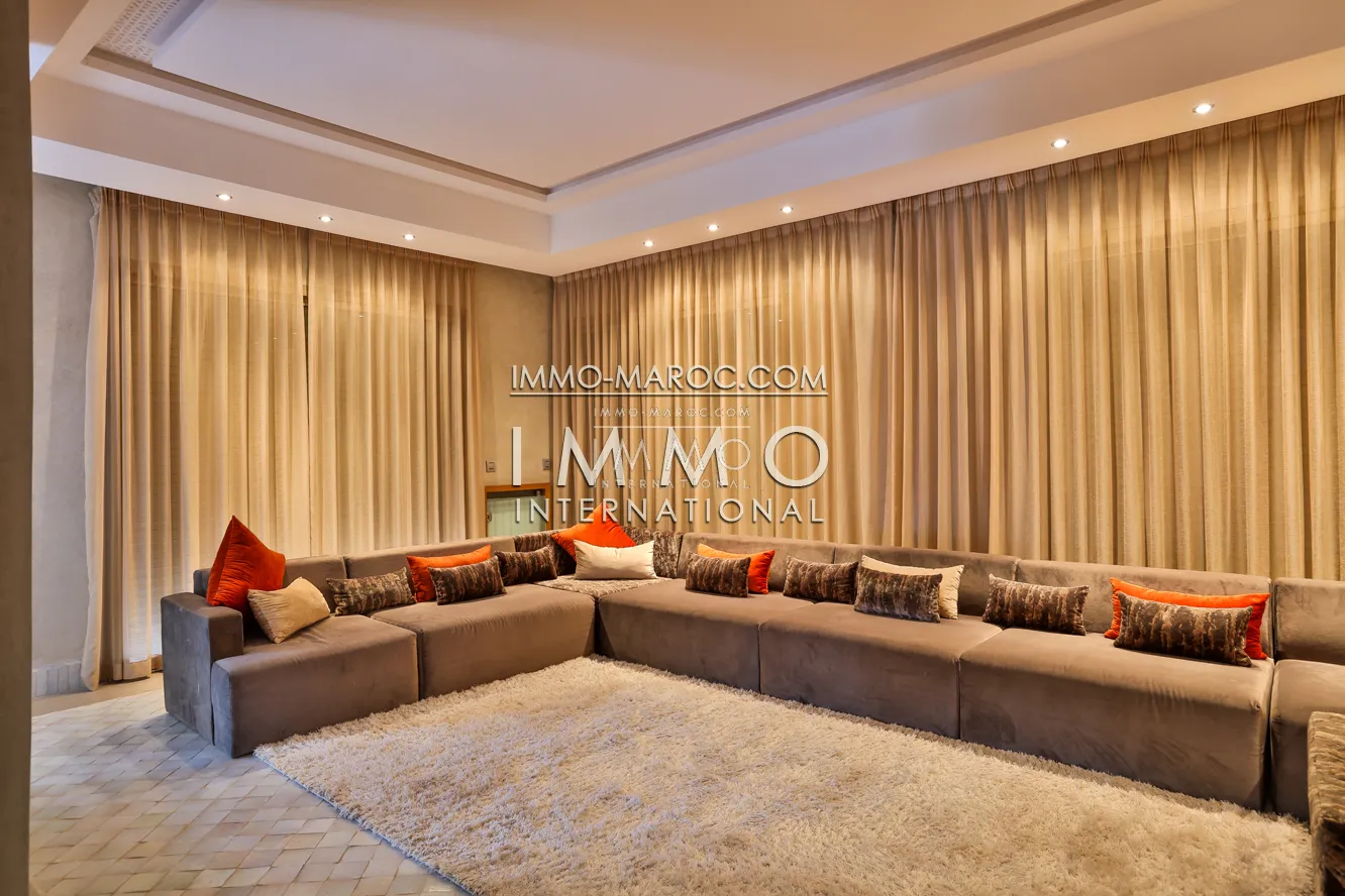 Belle villa sur un terrain de 4500 m² et 520 m² habitable vide ou meublée