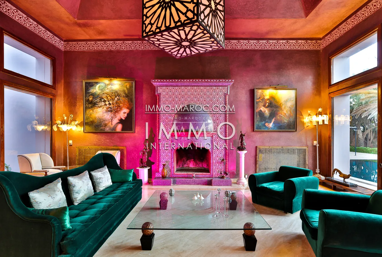 Palais andalou magnifiquement travaillé à la palmeraie