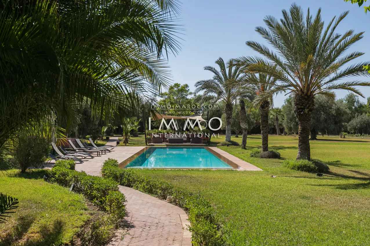 Très belle propriété a vendre sur un parc arboré d'oliviers centenaires d'un hectare