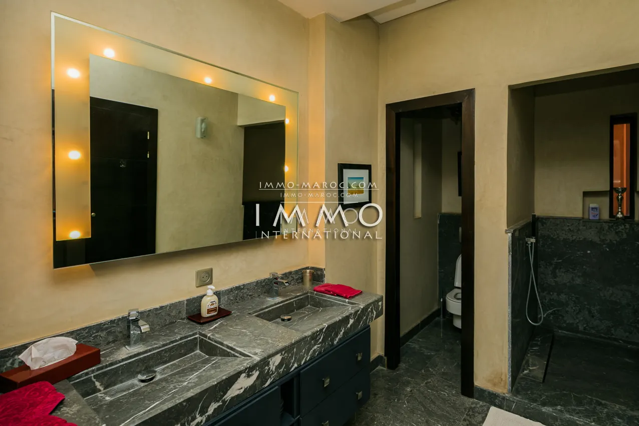 Très belle propriété a vendre sur un parc arboré d'oliviers centenaires d'un hectare