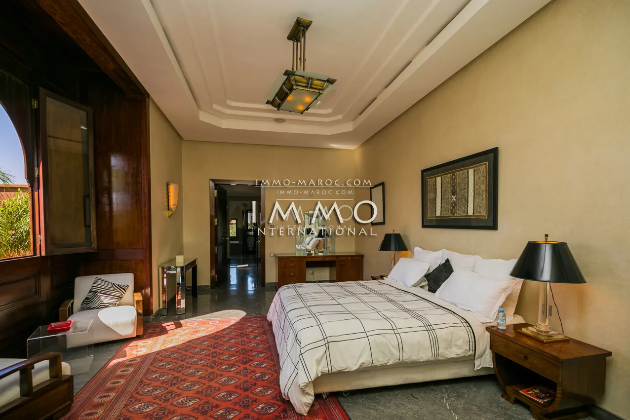 Très belle propriété a vendre sur un parc arboré d'oliviers centenaires d'un hectare