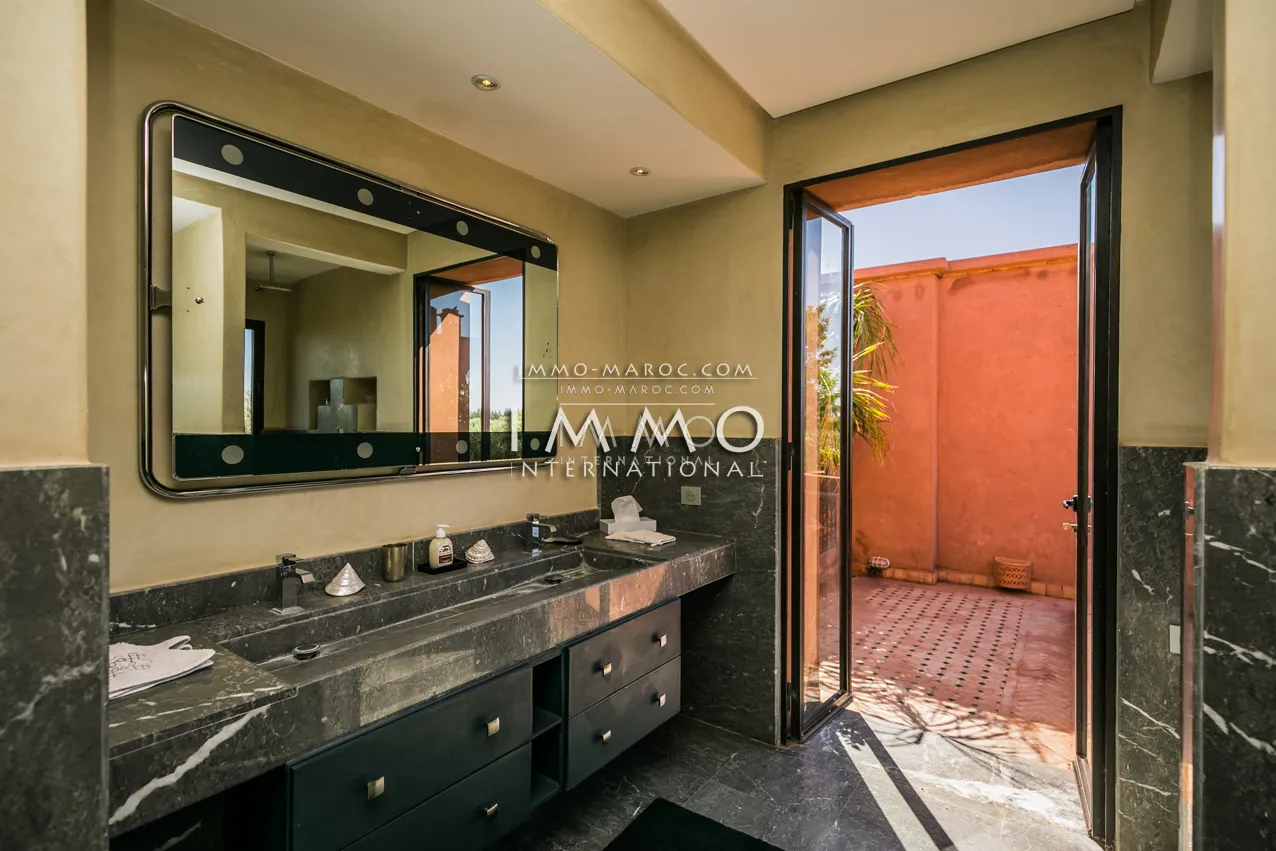 Très belle propriété a vendre sur un parc arboré d'oliviers centenaires d'un hectare