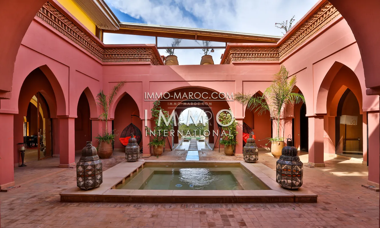 Magnifique villa avec 2 piscines en première ligne du golf d'amelkis - marrakech