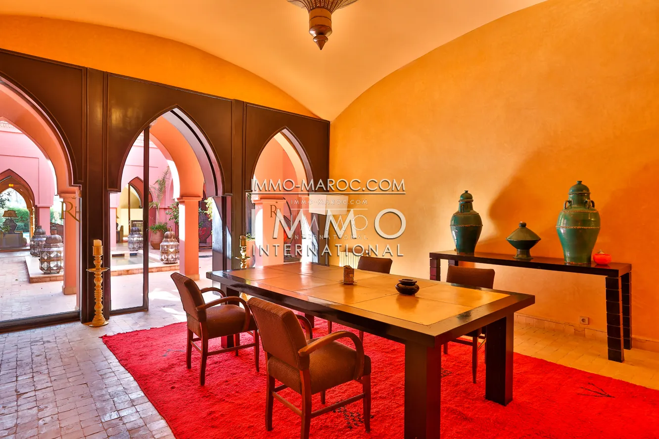 Magnifique villa avec 2 piscines en première ligne du golf d'amelkis - marrakech