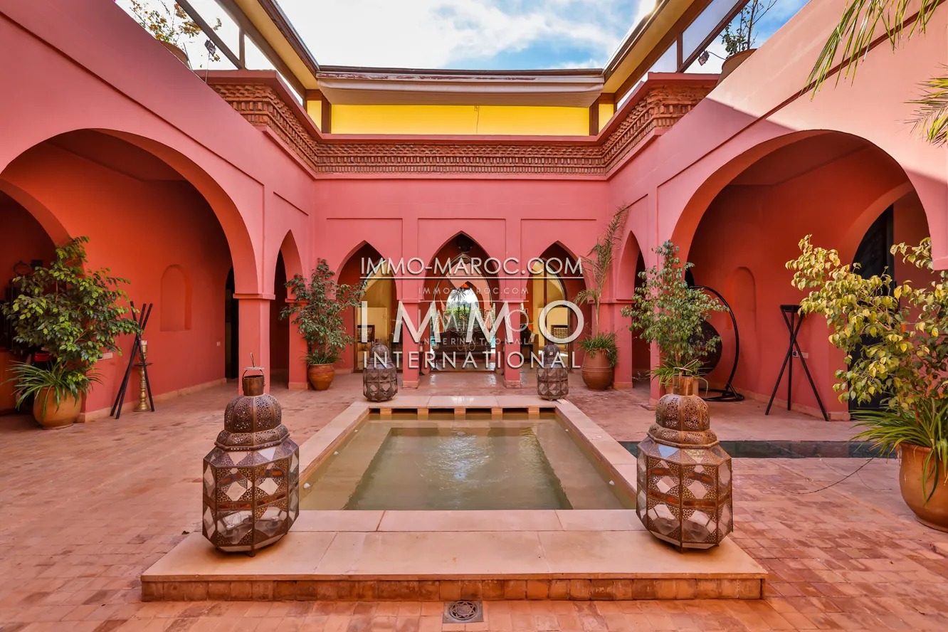 Magnifique villa avec 2 piscines en première ligne du golf d'amelkis - marrakech