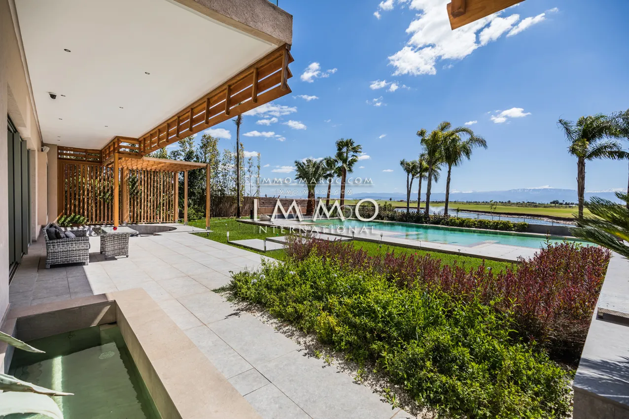 Impressionnante première ligne de golf a vendre