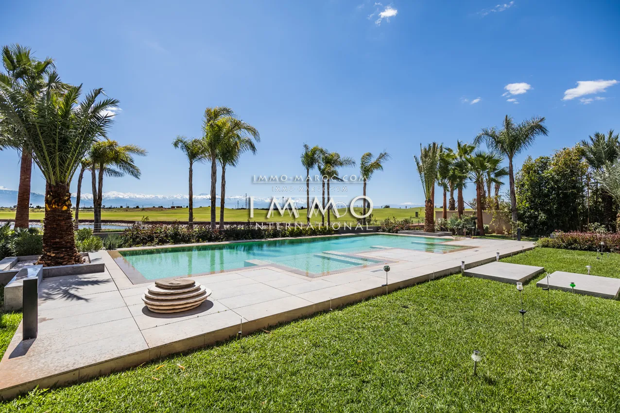 Impressionnante première ligne de golf a vendre