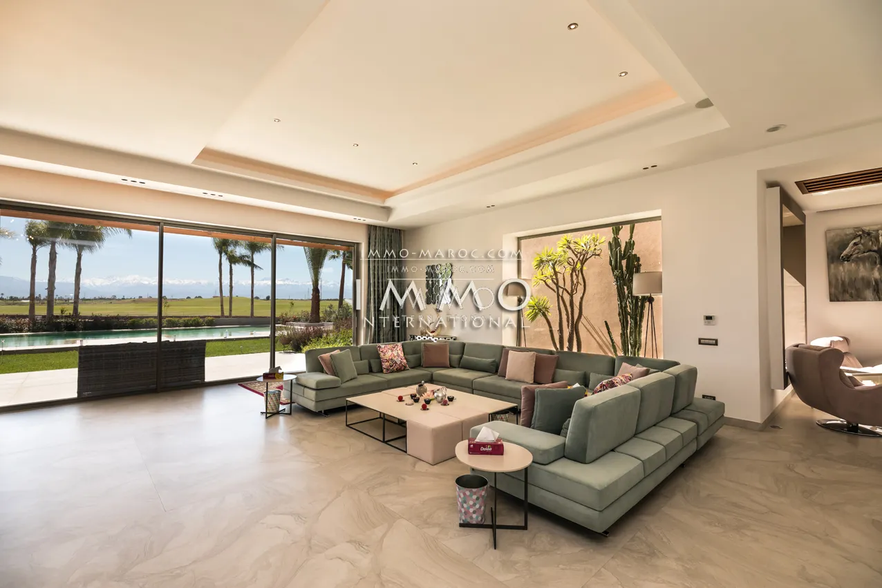 Impressionnante première ligne de golf a vendre