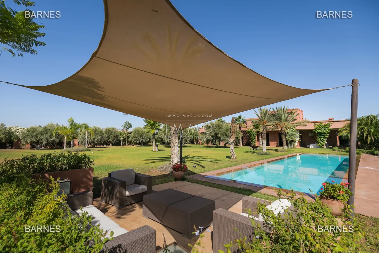 Très belle propriété a vendre sur un parc arboré d'oliviers centenaires d'un hectare