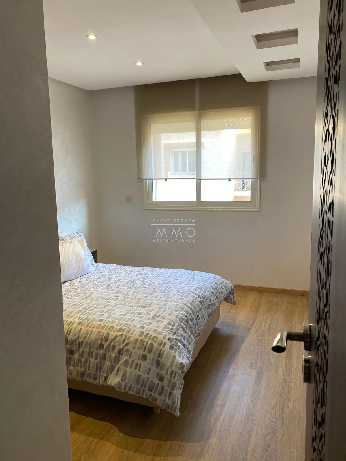 Bel appartement meublé à la périphérie de la ville à louer en longue durée