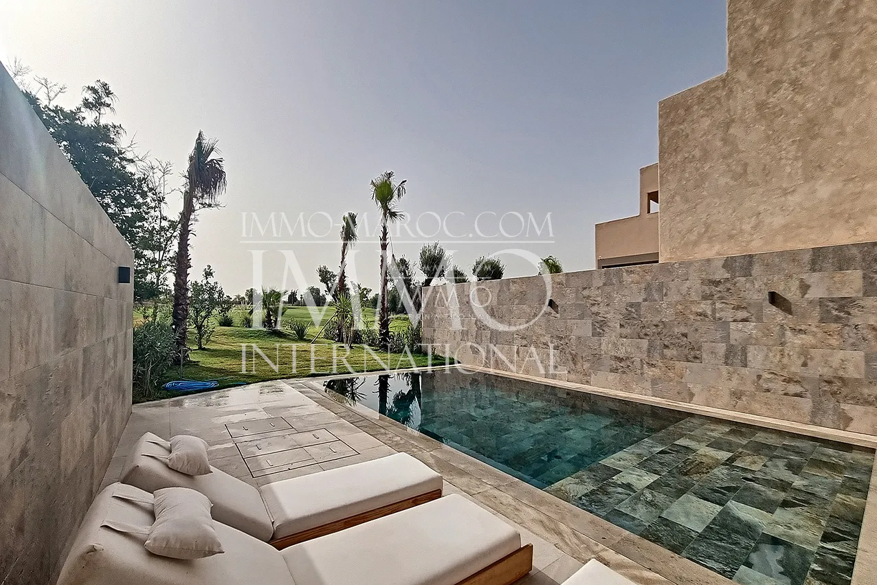 Superbe villa  contemporaine a vendre en premiere ligne de golf 