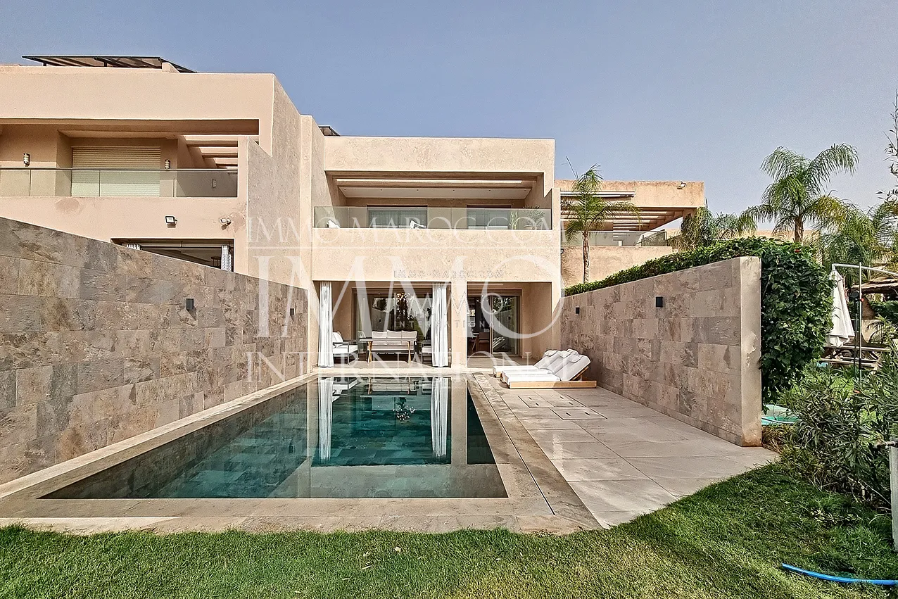 Superbe villa  contemporaine a vendre en premiere ligne de golf 