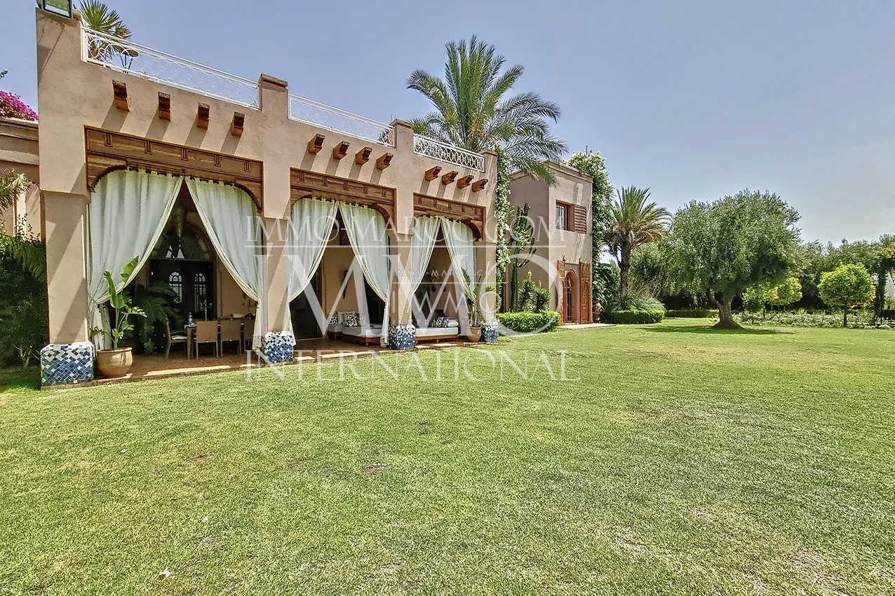 Villa d'architecture marocaine a vendre  dans une domaine privé marrakech