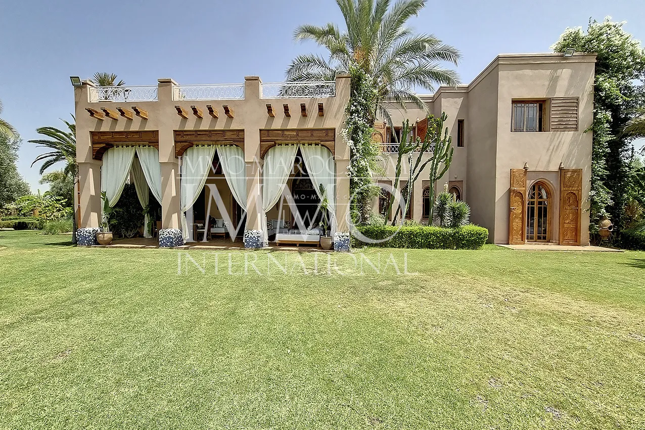 Villa d'architecture marocaine a vendre  dans une domaine privé marrakech