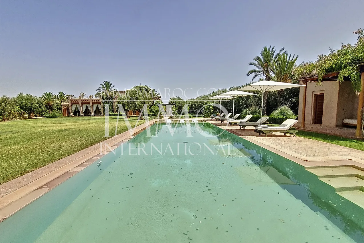 Villa d'architecture marocaine a vendre  dans une domaine privé marrakech