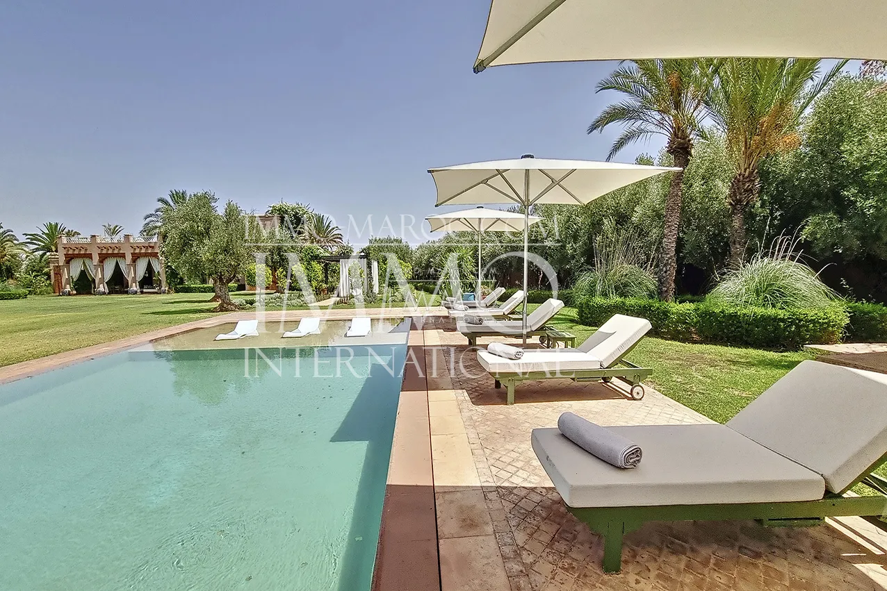 Villa d'architecture marocaine a vendre  dans une domaine privé marrakech