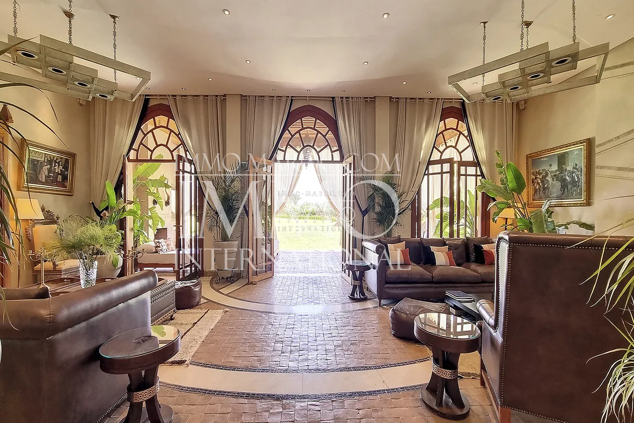 Villa d'architecture marocaine a vendre  dans une domaine privé marrakech