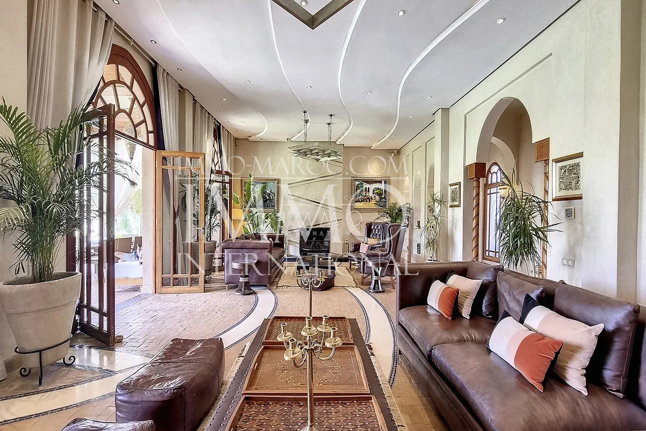 Villa d'architecture marocaine a vendre  dans une domaine privé marrakech