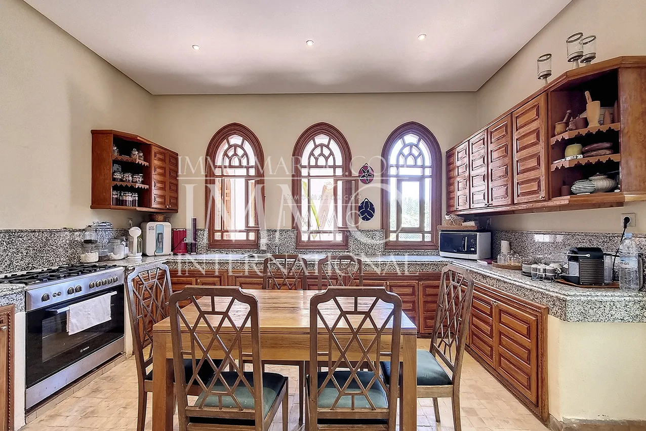 Villa d'architecture marocaine a vendre  dans une domaine privé marrakech