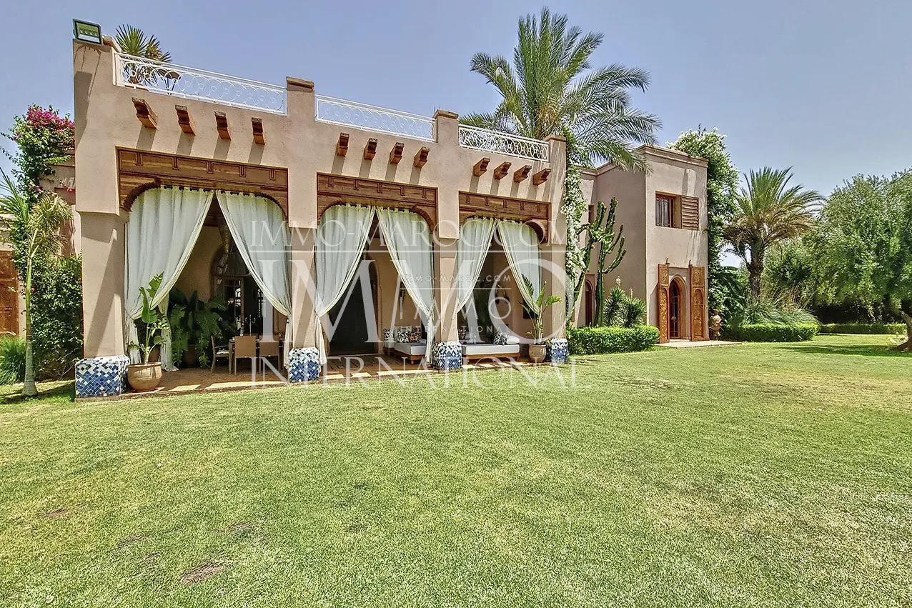 Villa d'architecture marocaine a vendre  dans une domaine privé marrakech