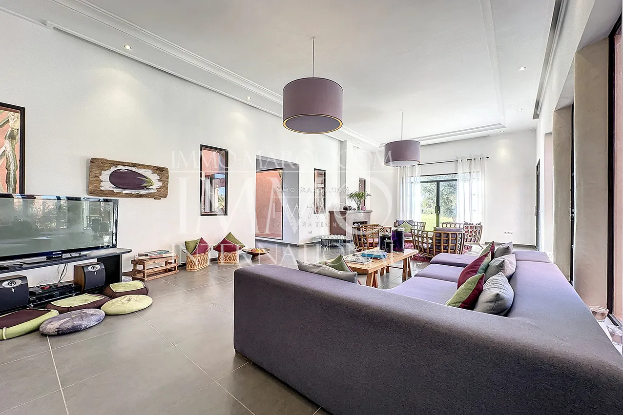 Maison contemporaine avec vna sur route d'amizmiz