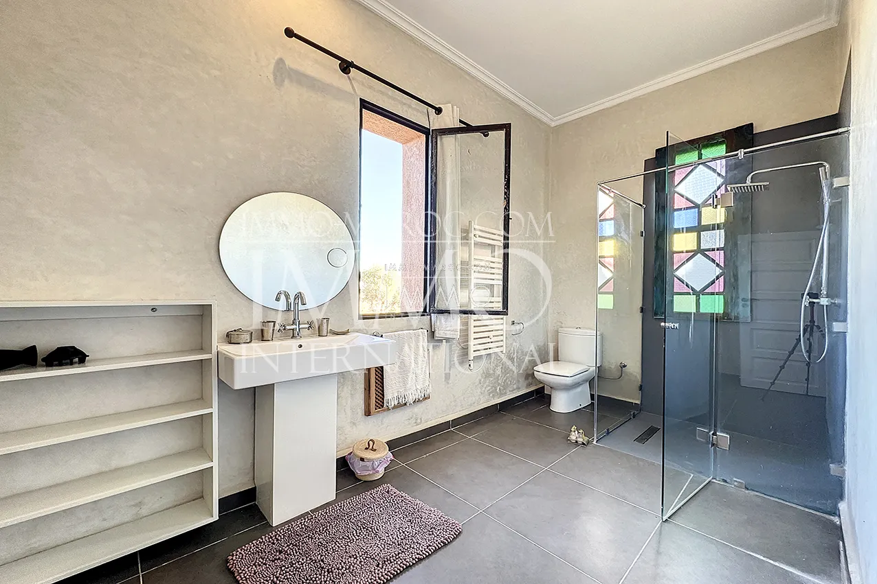 Maison contemporaine avec vna sur route d'amizmiz