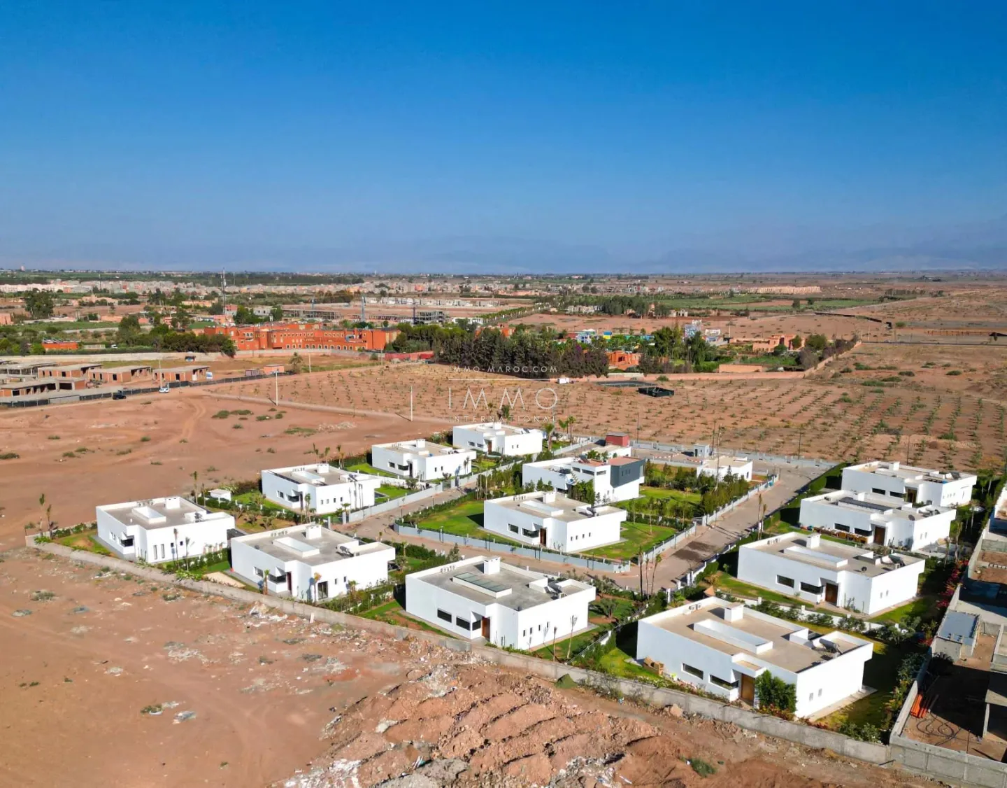 Villa contemporaine a vendre plain pied route amizmiz marrakech