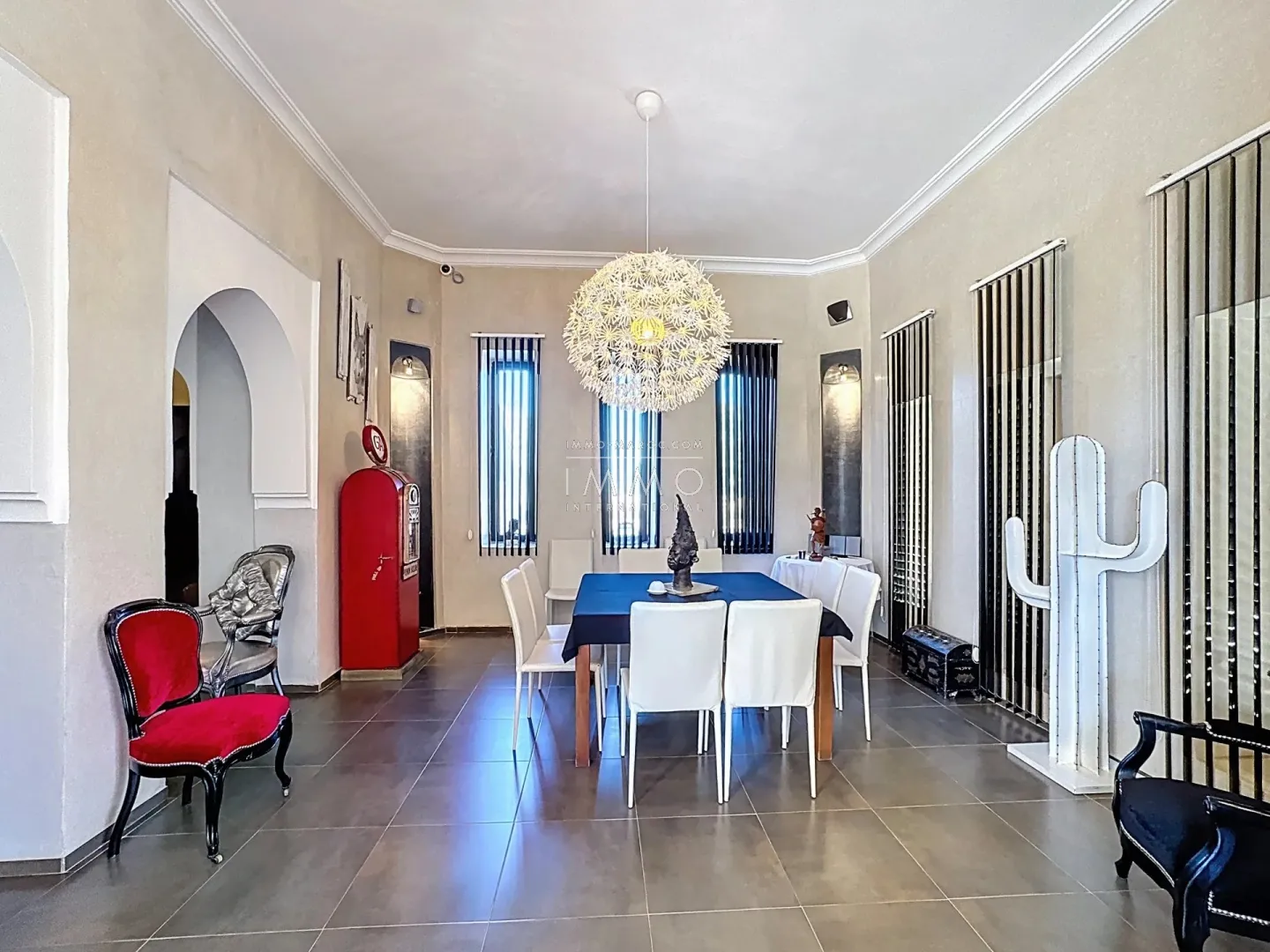 Villa à vendre route de sidi abdellah ghiat – 9 chambres – 600 m² – terrain 2,6 ha – vue atlas – vna – 5 bungalows