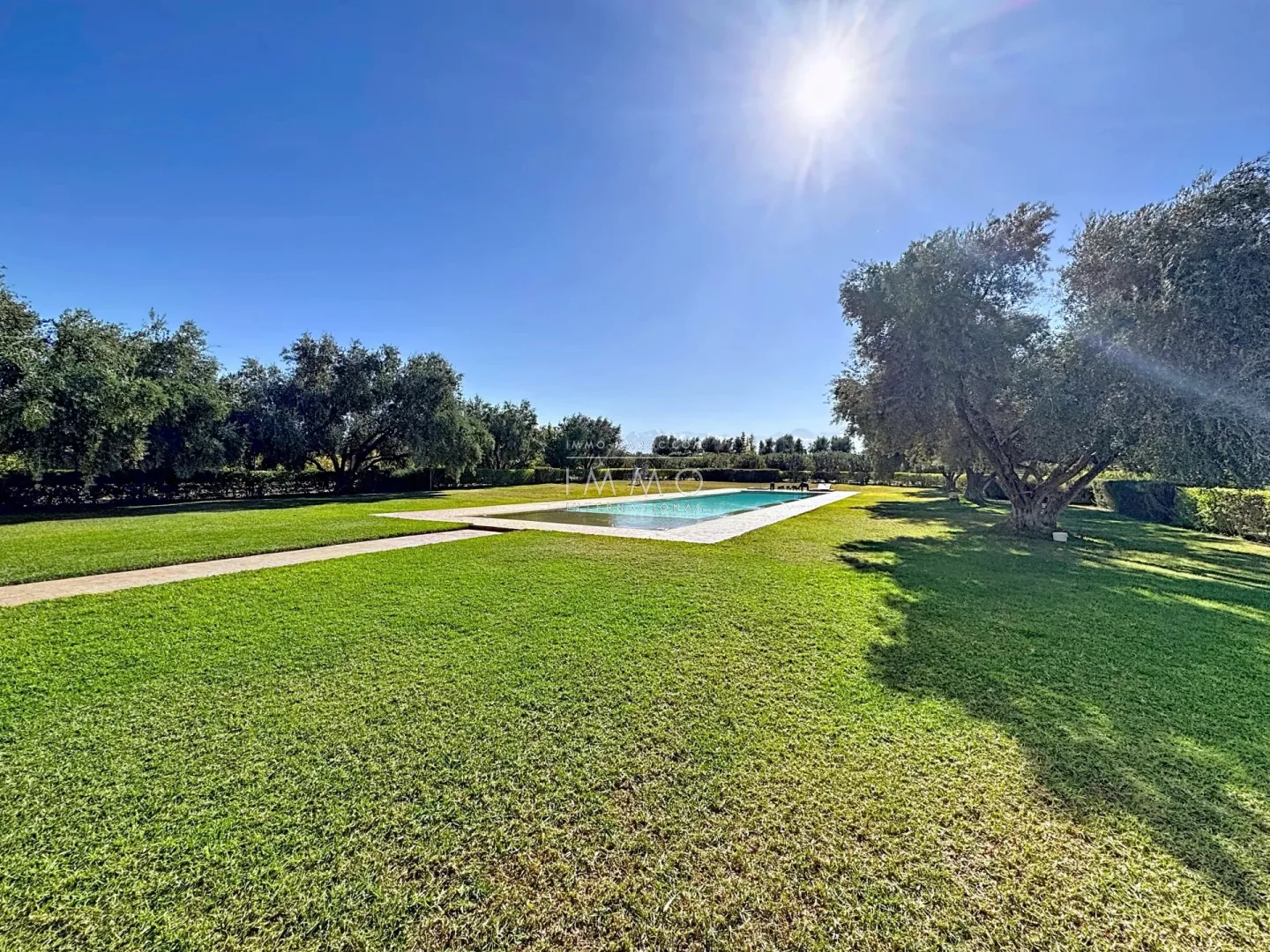 Villa à vendre route de sidi abdellah ghiat – 9 chambres – 600 m² – terrain 2,6 ha – vue atlas – vna – 5 bungalows