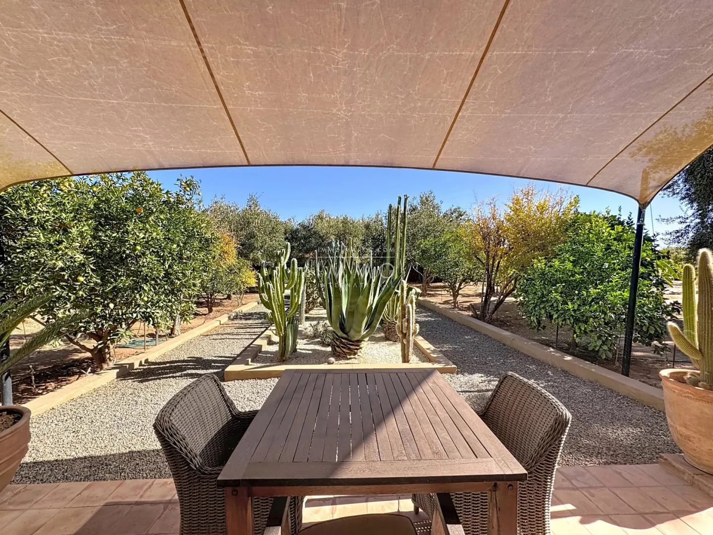 Villa à vendre route de sidi abdellah ghiat – 9 chambres – 600 m² – terrain 2,6 ha – vue atlas – vna – 5 bungalows