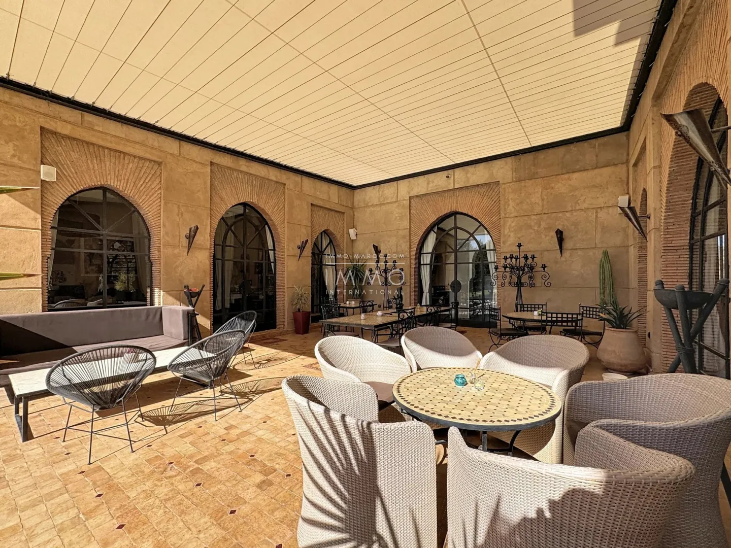 Villa à vendre route de sidi abdellah ghiat – 9 chambres – 600 m² – terrain 2,6 ha – vue atlas – vna – 5 bungalows