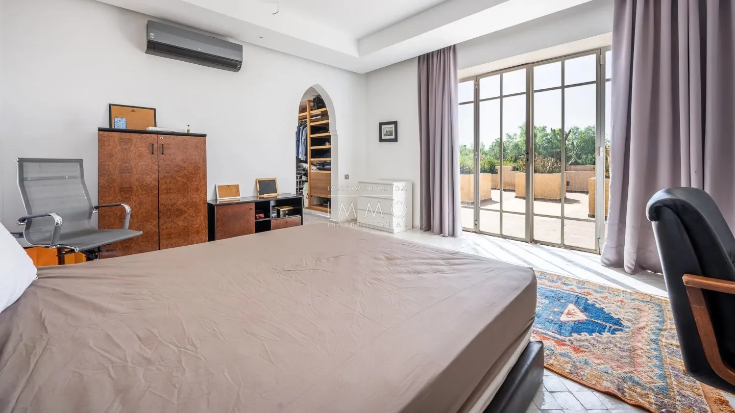 Villa à vendre route de l'ourika – 6 chambres – 920 m² – terrain 5 600 m² – vna – panneaux solaires – parc arboré