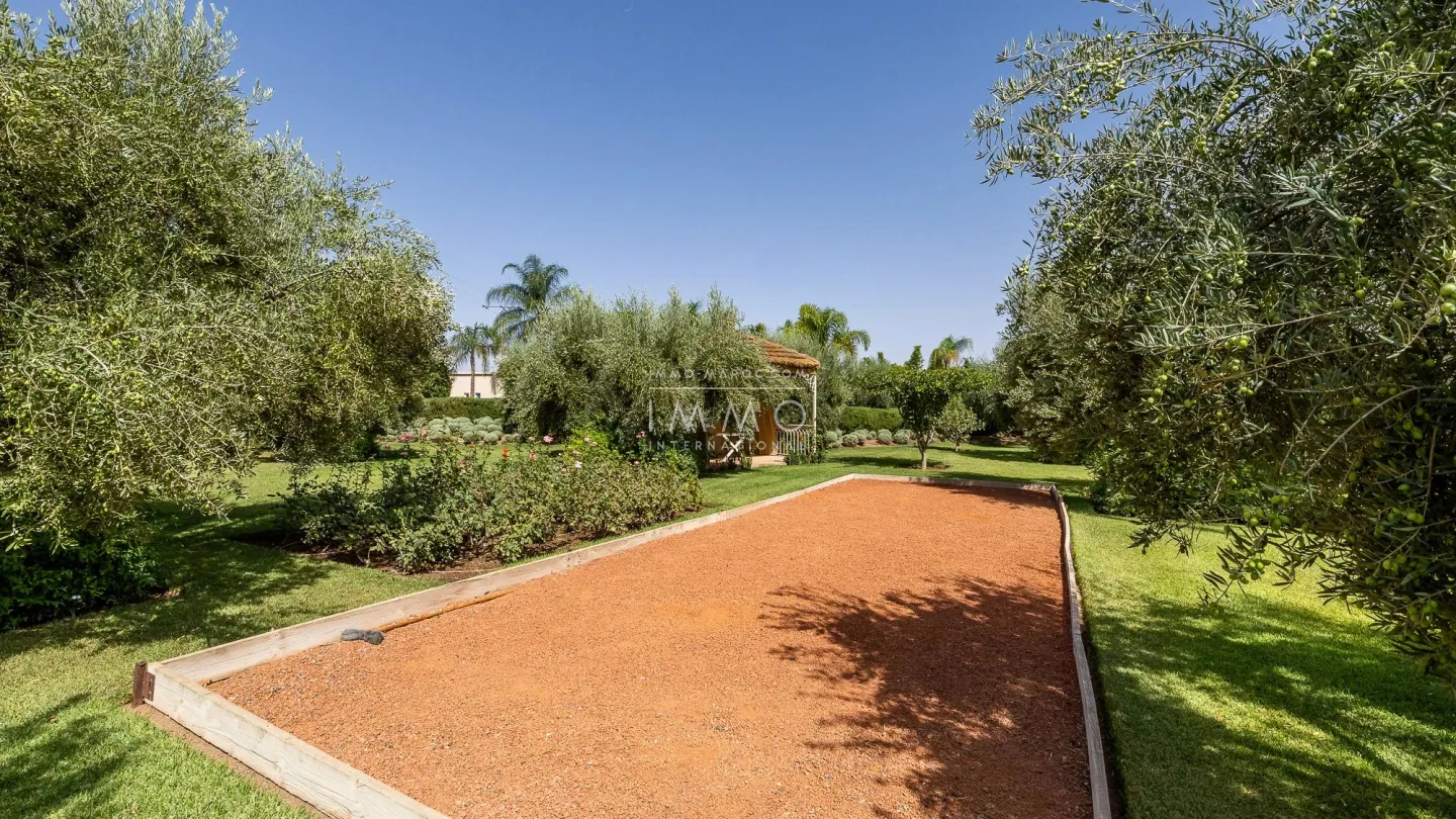 Villa à vendre route de l'ourika – 6 chambres – 920 m² – terrain 5 600 m² – vna – panneaux solaires – parc arboré