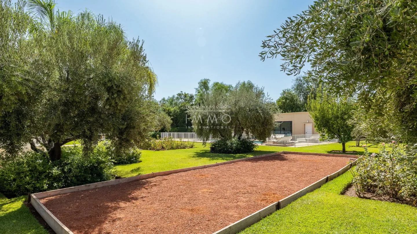 Villa à vendre route de l'ourika – 6 chambres – 920 m² – terrain 5 600 m² – vna – panneaux solaires – parc arboré