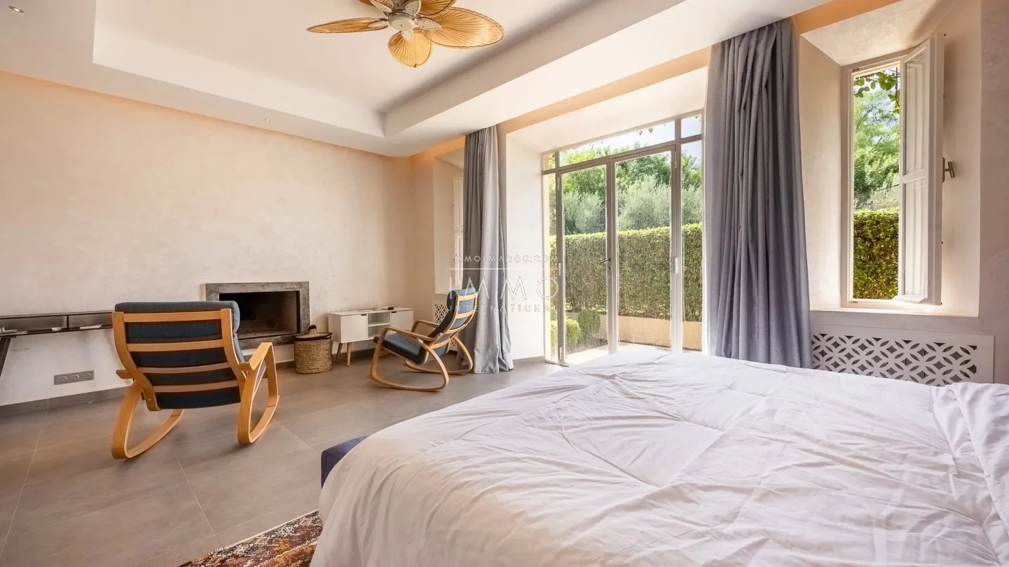 Villa à vendre route de l'ourika – 6 chambres – 920 m² – terrain 5 600 m² – vna – panneaux solaires – parc arboré