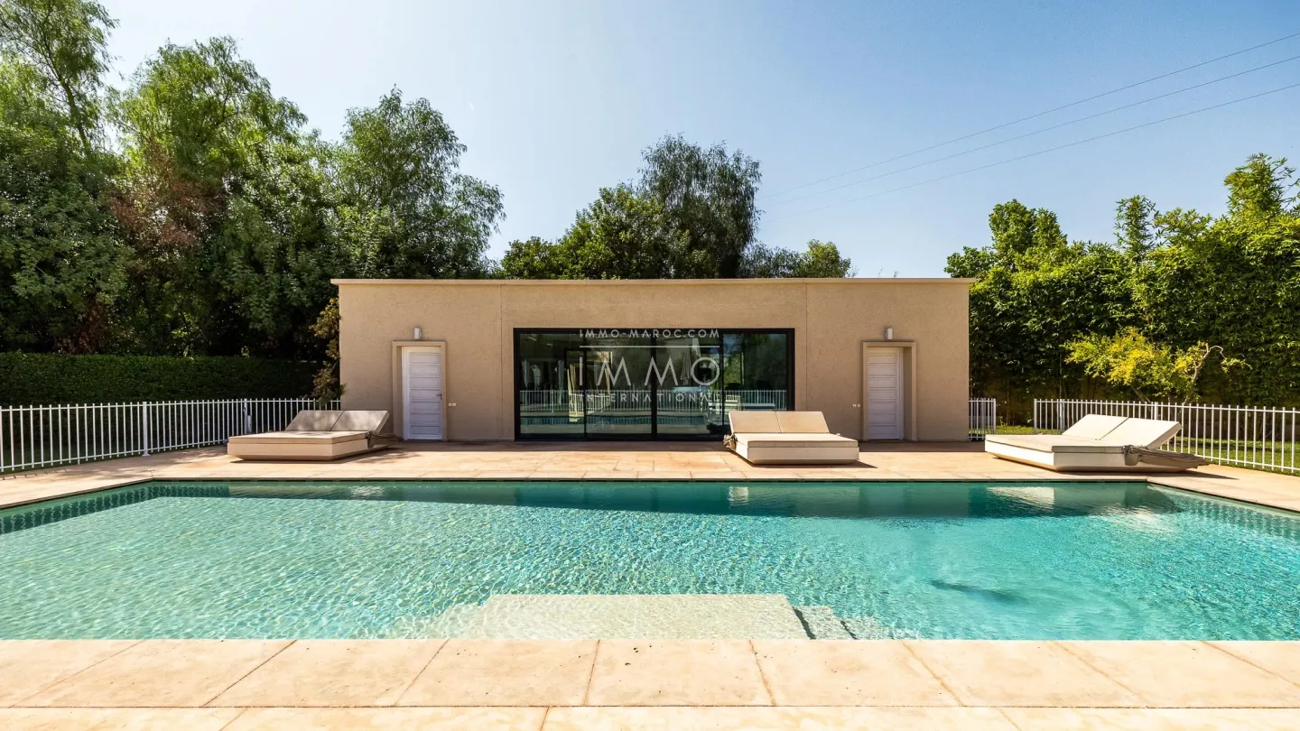 Villa à vendre route de l'ourika – 6 chambres – 920 m² – terrain 5 600 m² – vna – panneaux solaires – parc arboré
