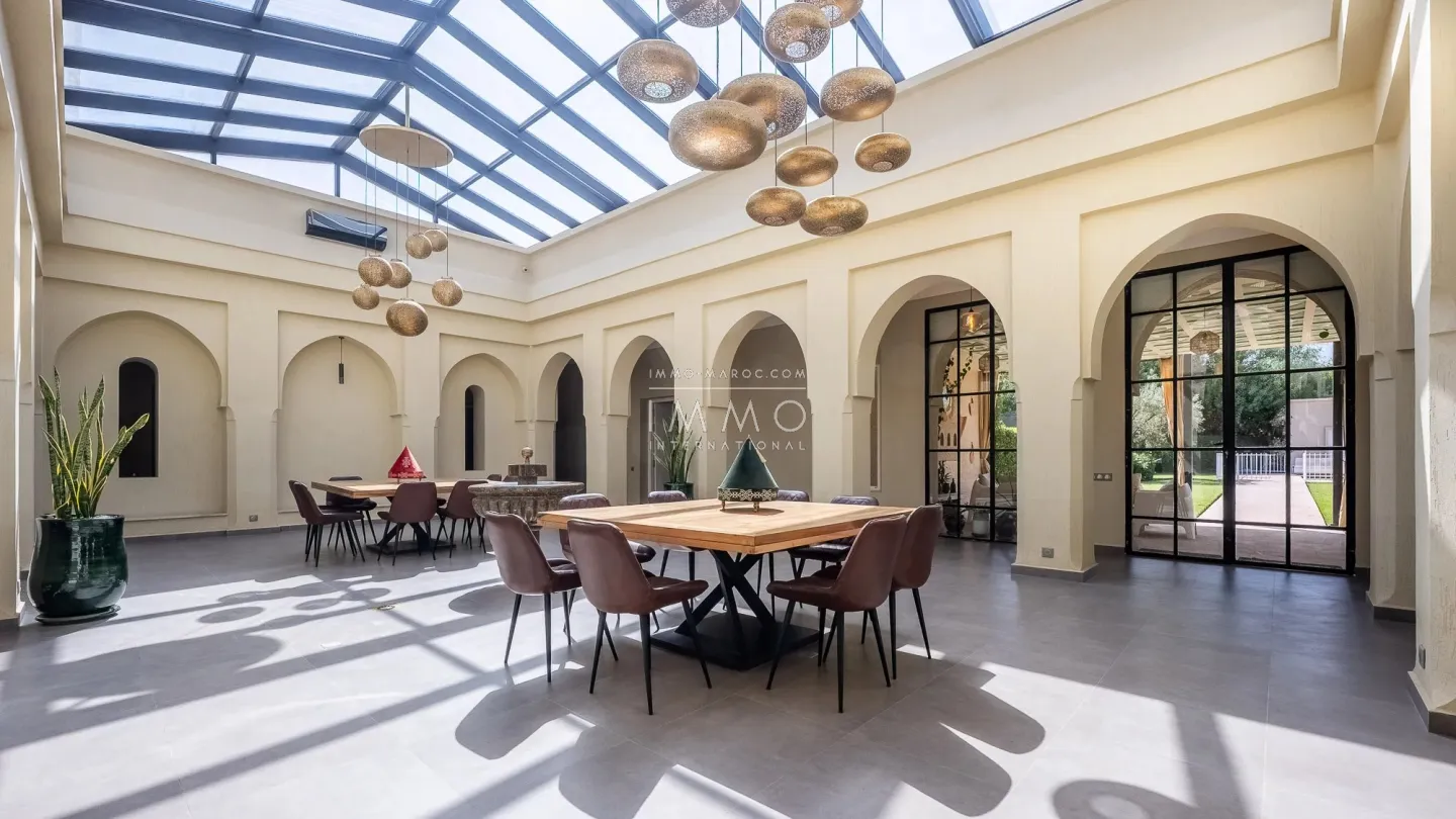 Villa à vendre route de l'ourika – 6 chambres – 920 m² – terrain 5 600 m² – vna – panneaux solaires – parc arboré