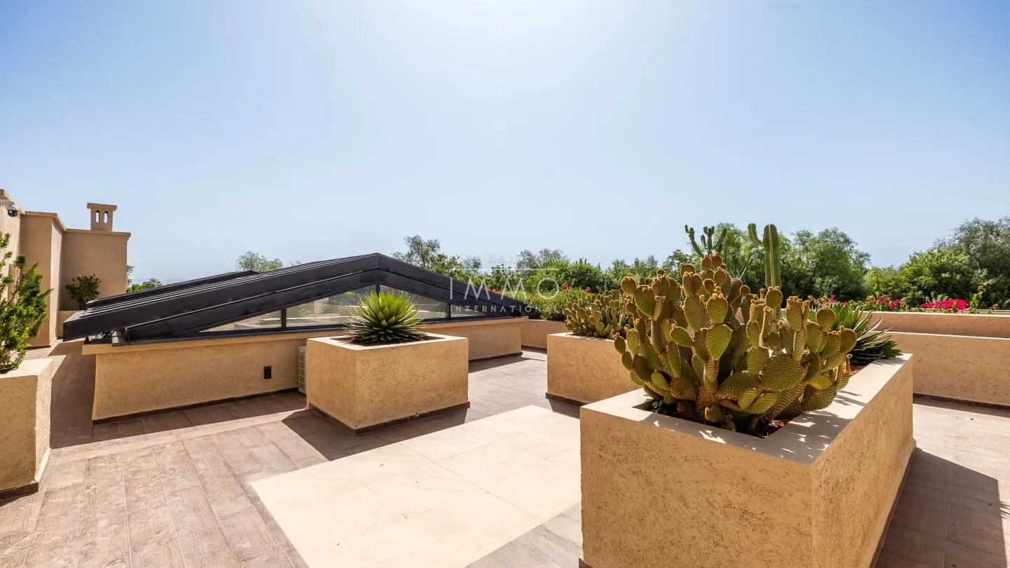 Villa à vendre route de l'ourika – 6 chambres – 920 m² – terrain 5 600 m² – vna – panneaux solaires – parc arboré