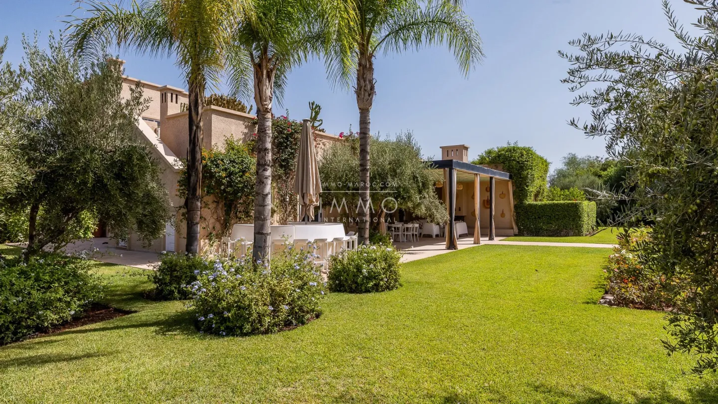 Villa à vendre route de l'ourika – 6 chambres – 920 m² – terrain 5 600 m² – vna – panneaux solaires – parc arboré